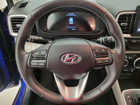Used 2025 Hyundai Venue SEL image 2