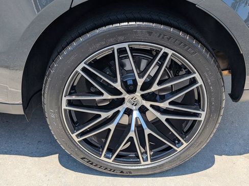 Certified 2026 Porsche Macan AWD/4WD image 32