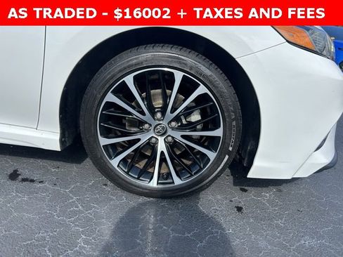 Used 2020 Toyota Camry SE image 8