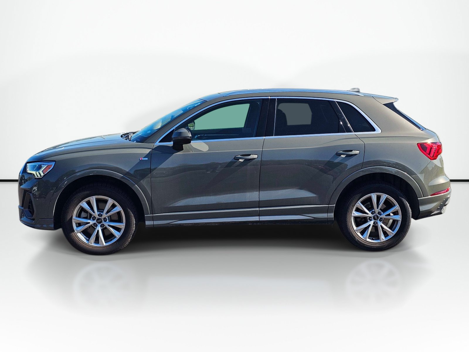 Used 2025 Audi Q3 2.0T Premium AWD/4WD image 3