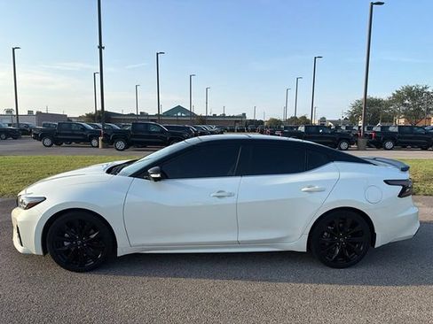 Used 2023 Nissan Maxima SR w/ Sport Mat Group FWD image 3
