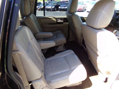 Used 2016 Lincoln Navigator L Select RWD image 28