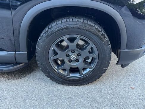 Used 2025 Honda Pilot TrailSport image 21