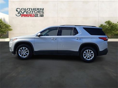 Used 2020 Chevrolet Traverse LT image 2