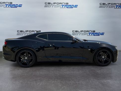 Used 2019 Chevrolet Camaro LT RWD image 4