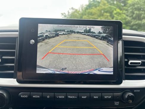 Used 2022 Hyundai Venue Limited FWD image 20