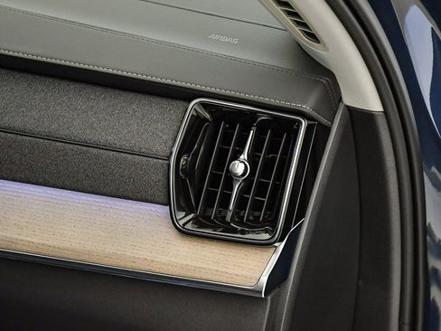 Certified 2025 Volvo XC90 B6 Plus w/ Protection Package Premier image 17