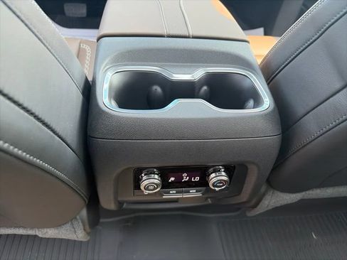 New 2026 GMC Acadia Denali Ultimate w/ LPO, Floor Liner Package AWD/4WD image 13