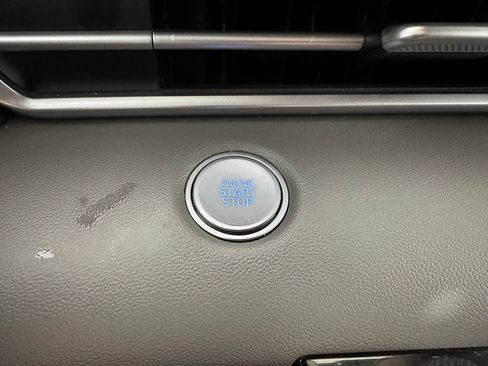 Used 2025 Hyundai Elantra Sport FWD image 21