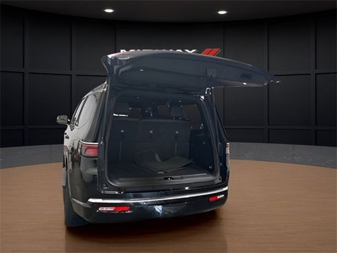 Used 2024 Jeep Wagoneer Series II w/ Flexible Seating Group image 26