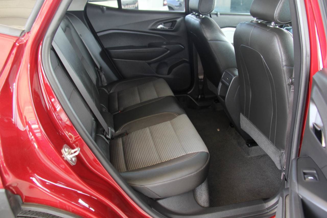 Used 2025 Chevrolet Trax LT w/ LT Convenience Package FWD image 27