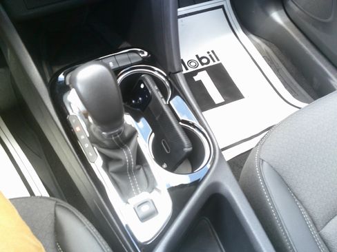 Used 2023 Buick Encore GX Select AWD/4WD image 31