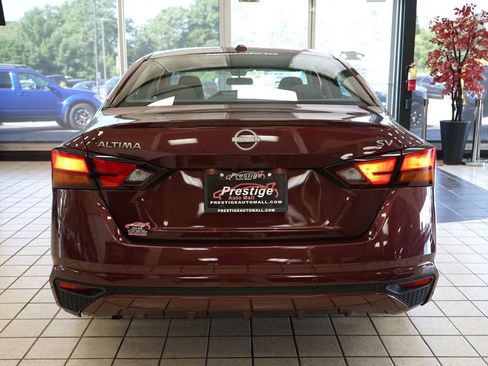 Used 2024 Nissan Altima 2.5 SV FWD image 14