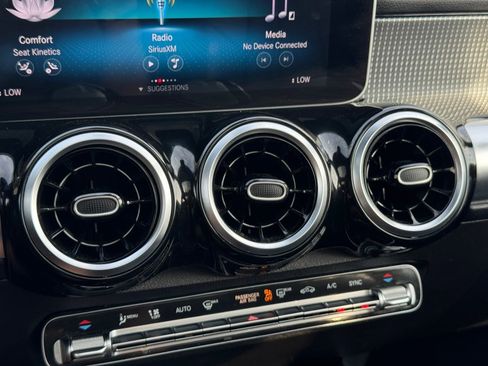 Used 2021 Mercedes-Benz GLB 250 4MATIC image 60