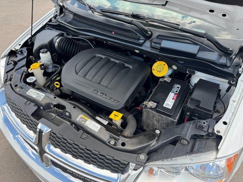 Used 2019 Dodge Grand Caravan SXT FWD image 24