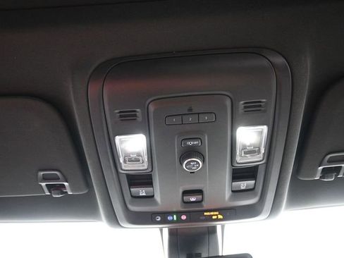 Used 2021 Chevrolet Suburban LT RWD image 26