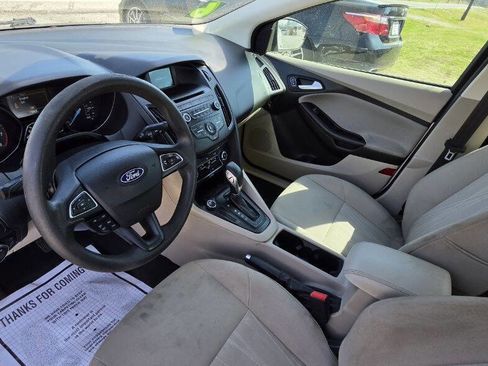 Used 2017 Ford Focus SE image 3