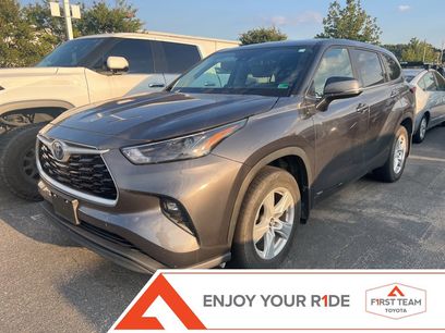 Used 2023 Toyota Highlander LE