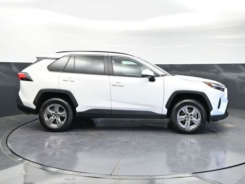 Used 2022 Toyota RAV4 XLE w/ Convenience Package image 4
