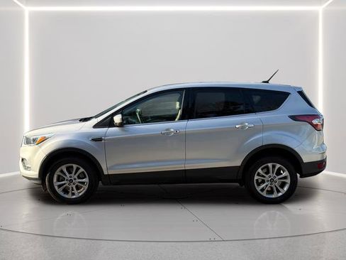 Used 2017 Ford Escape SE image 3