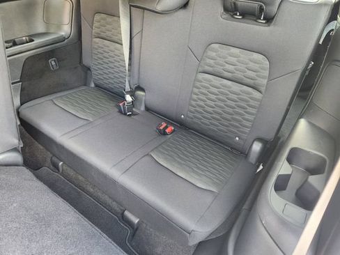 Used 2025 Nissan Pathfinder S FWD image 31