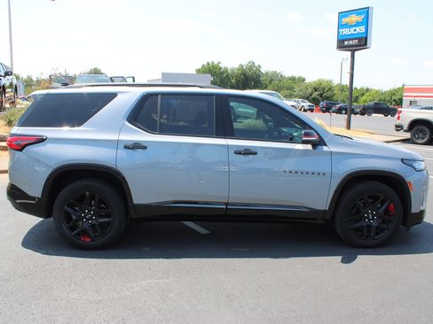 Used 2023 Chevrolet Traverse Premier w/ Redline Edition FWD image 9