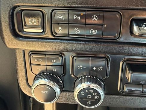 Used 2024 GMC Yukon AT4 w/ Technology Package AWD/4WD image 12