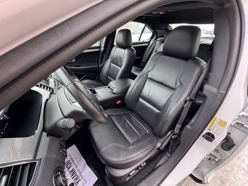 Used 2016 Ford Taurus SEL w/ Equipment Group 201A image 9