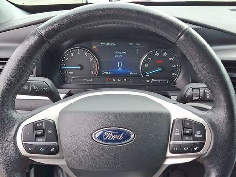 Used 2023 Ford Explorer XLT AWD/4WD image 20