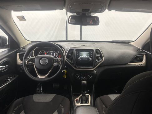 Used 2016 Jeep Cherokee Sport image 22
