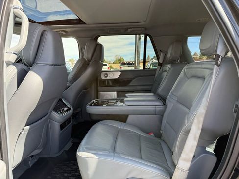 Used 2019 Lincoln Navigator Reserve image 17