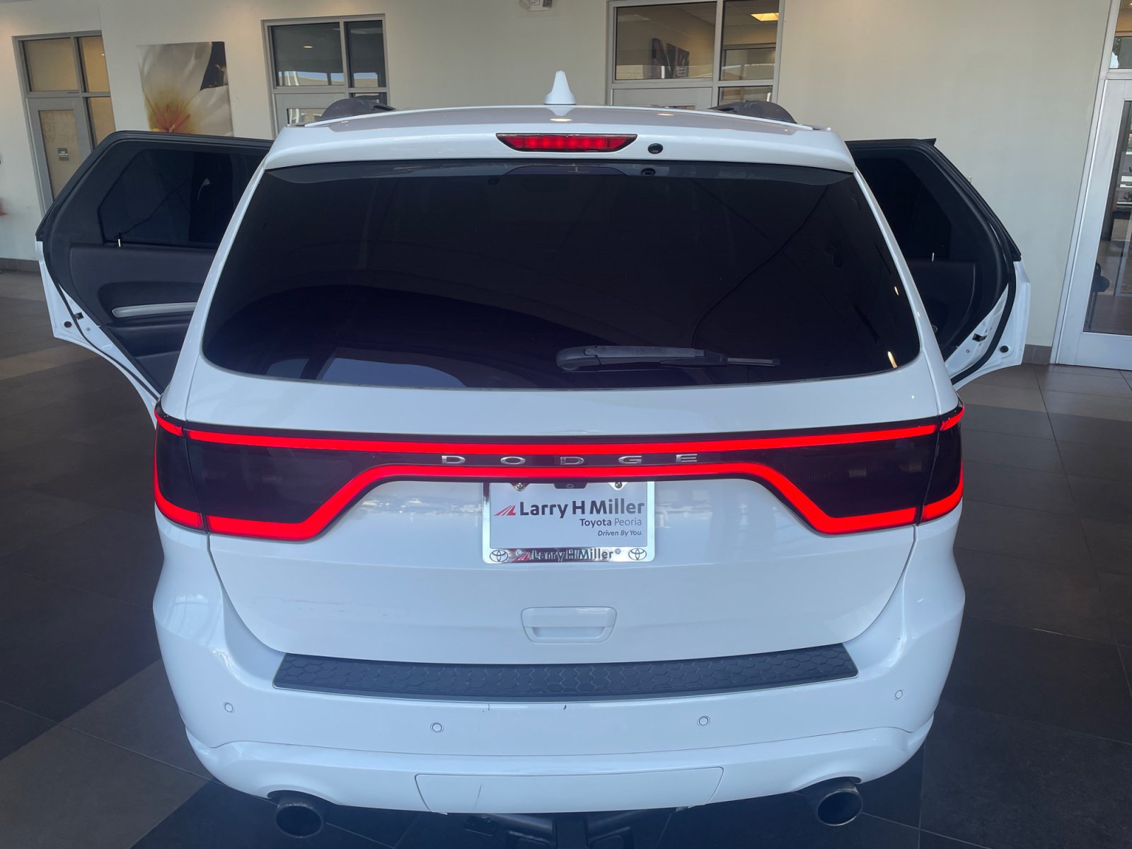 Used 2018 Dodge Durango R/T w/ Blacktop Package RWD image 24