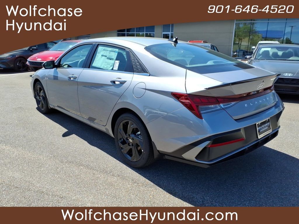 Certified 2026 Hyundai Elantra SEL Sport FWD image 3