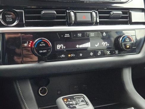 Used 2025 Nissan Pathfinder SL AWD/4WD image 27