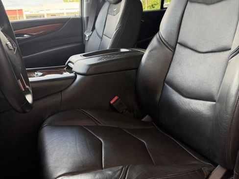 Used 2016 Cadillac Escalade Luxury AWD/4WD image 13