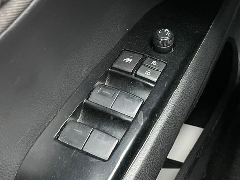 Used 2025 Toyota Camry SE image 11