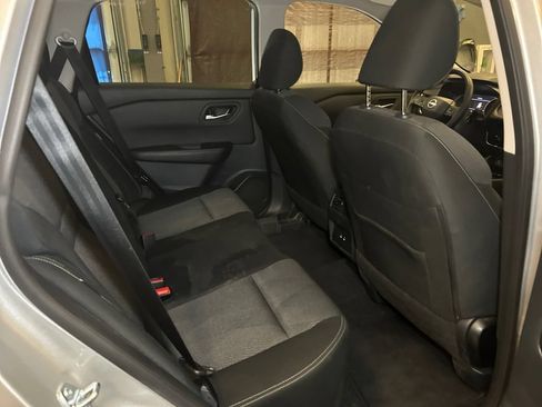 Used 2025 Nissan Rogue SV AWD/4WD image 18