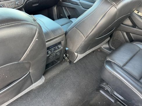 Used 2018 Chevrolet Traverse Premier w/ Driver Confidence II Package FWD image 12