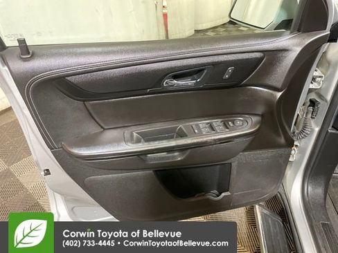 Used 2017 Chevrolet Traverse LT w/ Style and Technology Package image 10