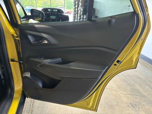 Used 2025 Chevrolet Trax RS w/ Sunroof Package FWD image 20
