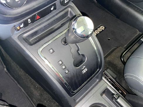 Used 2015 Jeep Patriot High Altitude AWD/4WD image 11