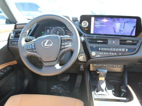 Certified 2025 Lexus ES 300h w/ Premium Package image 13