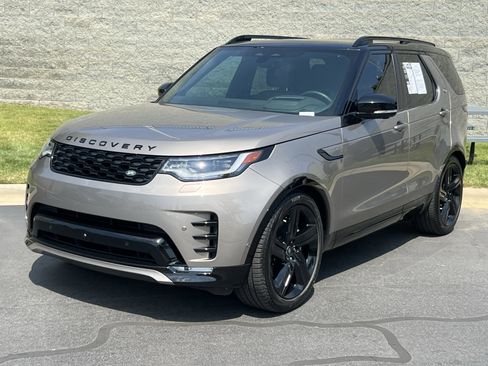 Used 2025 Land Rover Discovery Dynamic SE AWD/4WD image 1