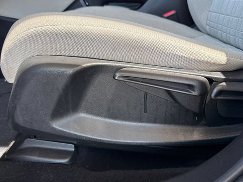 Used 2023 Honda HR-V LX image 17