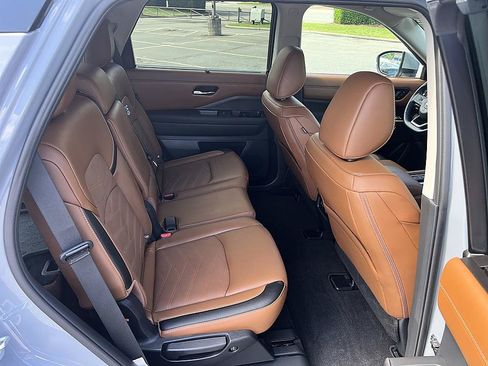 Certified 2025 Nissan Pathfinder Platinum w/ Cargo Package FWD image 17