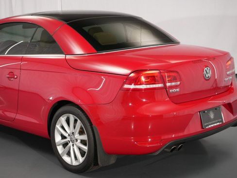 Used 2013 Volkswagen Eos Komfort FWD image 24
