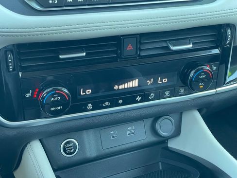 Certified 2023 Nissan Rogue SL AWD/4WD image 19