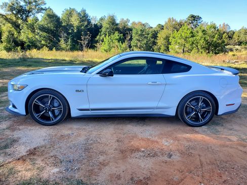 Used 2017 Ford Mustang GT Premium image 17