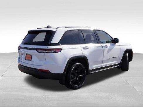 Certified 2023 Jeep Grand Cherokee Altitude image 5