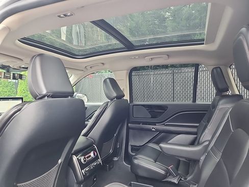Used 2022 Lincoln Aviator AWD w/ Premium Package image 31